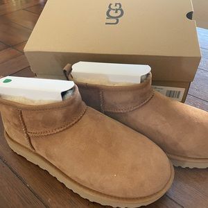 SIZE 9 Ugg Ultra Mini in Chestnut!!